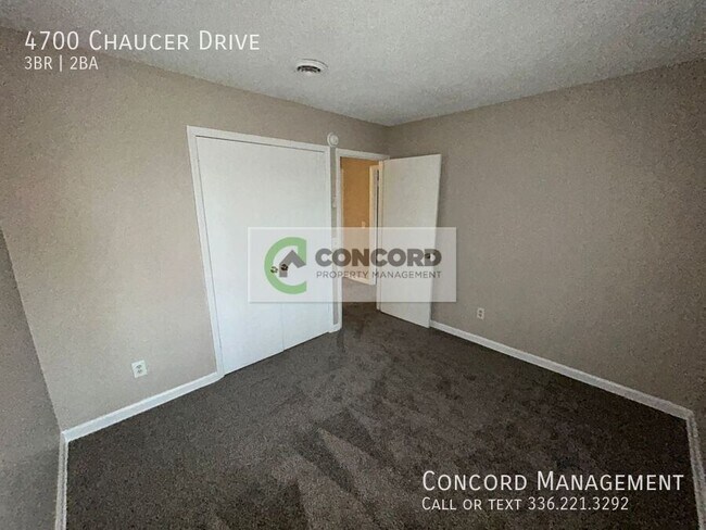 Building Photo - 4700 Chaucer Dr