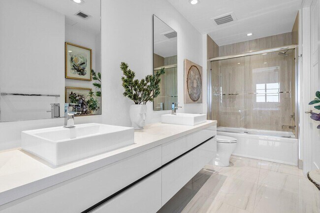Building Photo - 155 E Boca Raton Rd