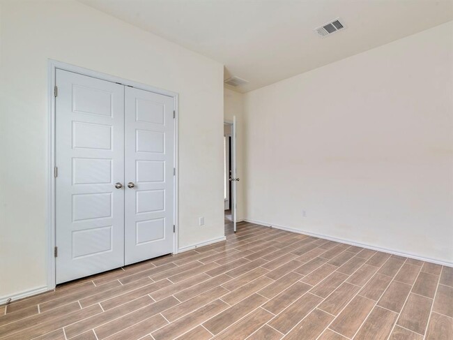 Building Photo - 120 Sawtooth Dr