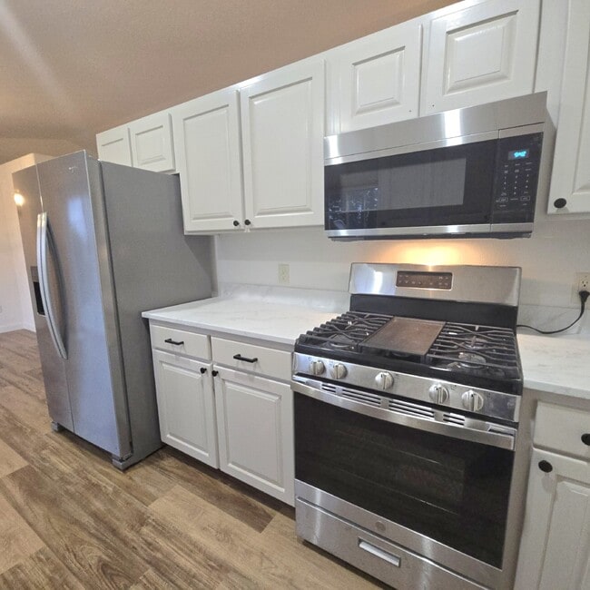 Building Photo - Remodeled 3 bedroom, 2 bathroom, 2 car garage + shop