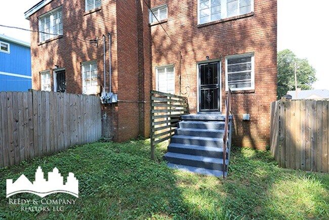 Building Photo - 1080 N Evergreen St