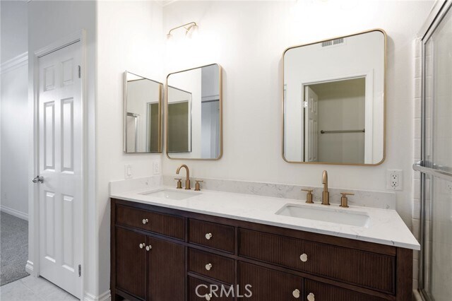 Building Photo - 12 Rabano