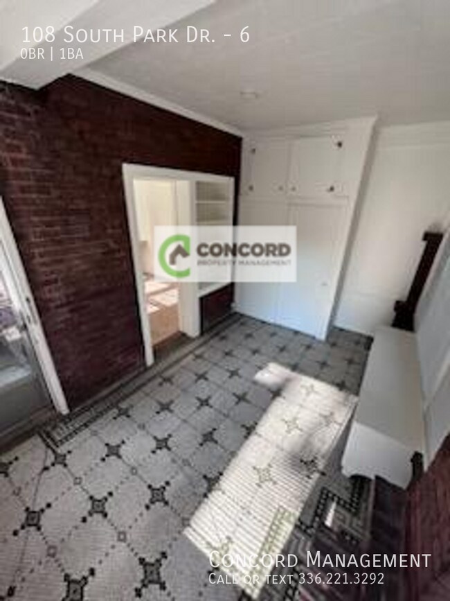 Building Photo - 108 S Park Dr