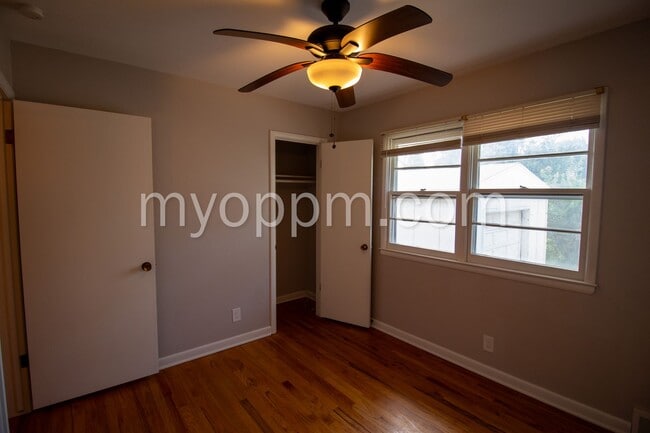 Building Photo - Spacious 4 Bed 2 Bath Home!