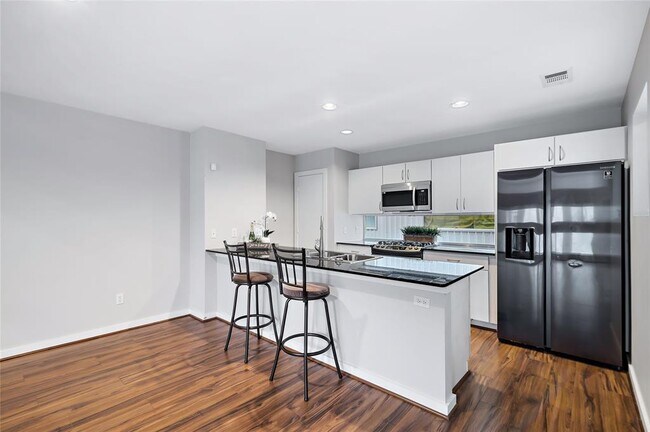 Building Photo - 2605 Calumet St