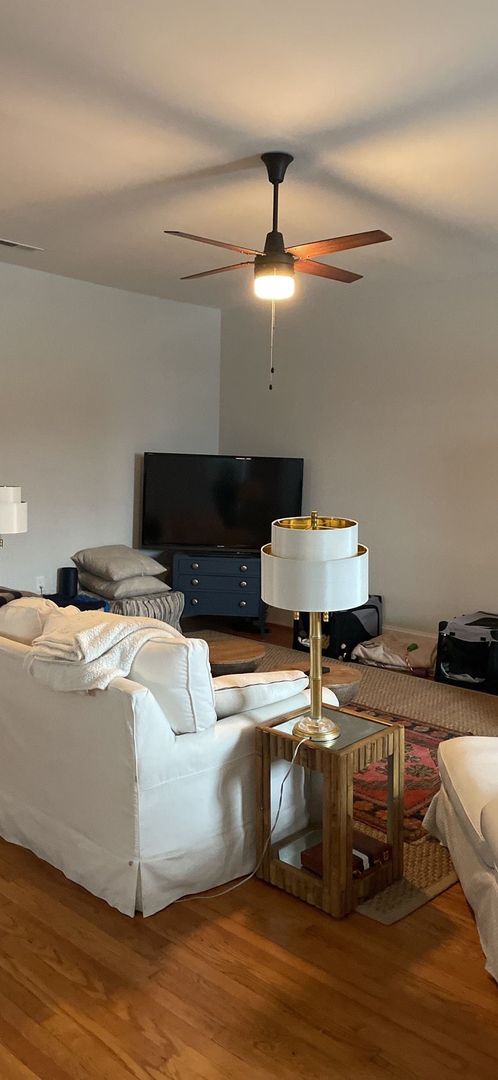 Building Photo - Main128-130