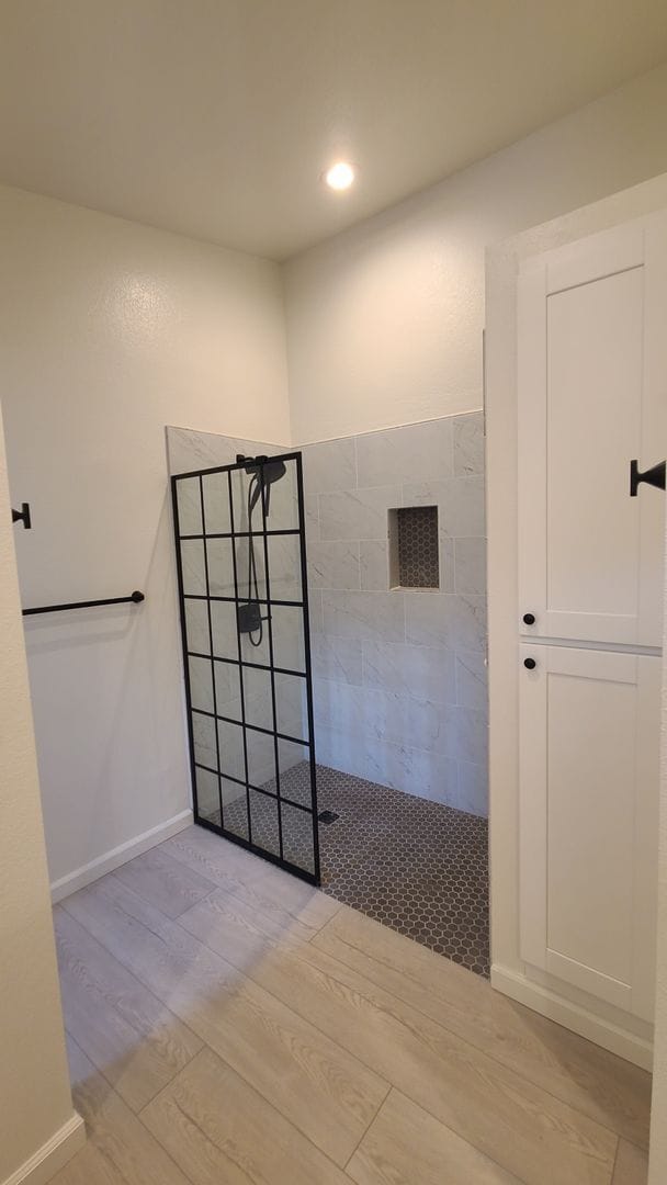 Building Photo - Amazing 4 Bedroom Home with Pool across from Cowls Mt