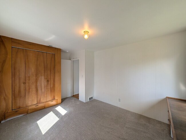 Building Photo - 5bd/2ba Burien Home