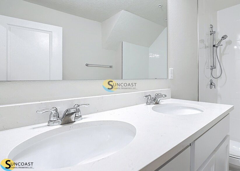 Building Photo - 3821 SW 43rd Ct