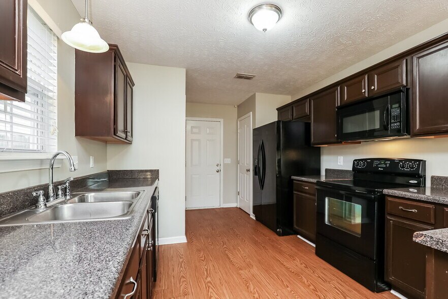 Building Photo - 8864 Cressent Glen Ct