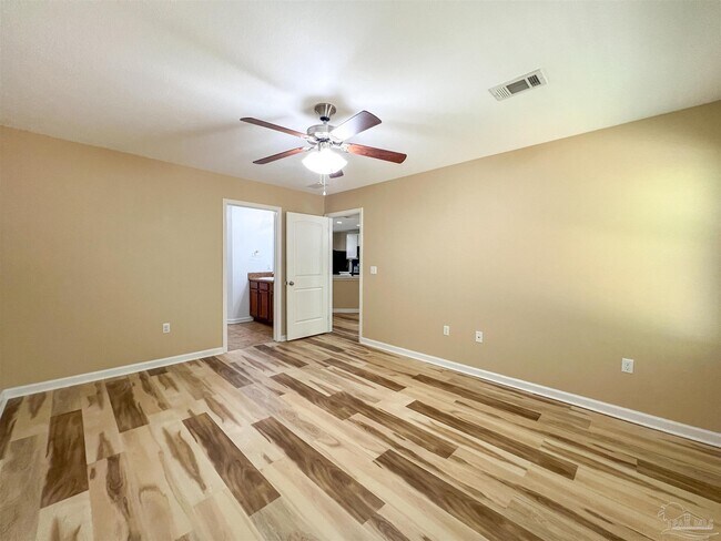 Building Photo - 202 Creekview Dr