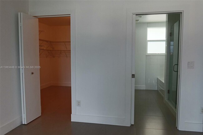 Building Photo - 555 E Dania Beach Blvd