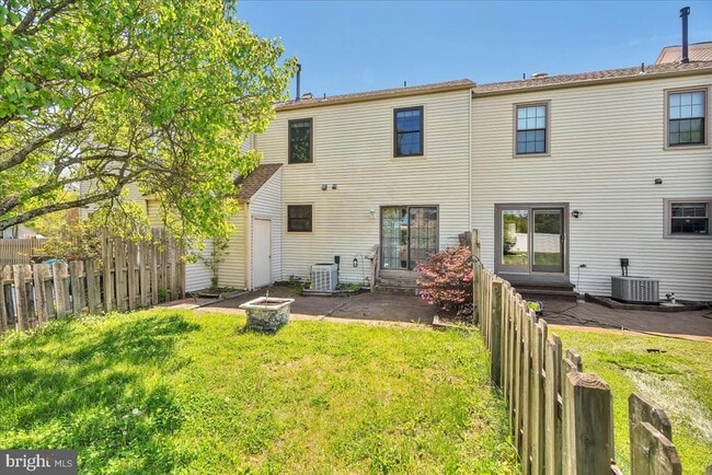 Building Photo - 38 Burgundy Dr