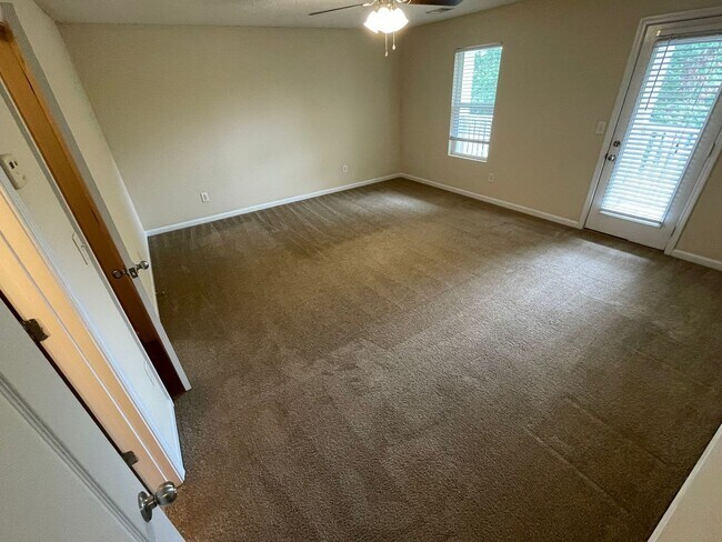 Building Photo - 237 Fern Ridge Ct