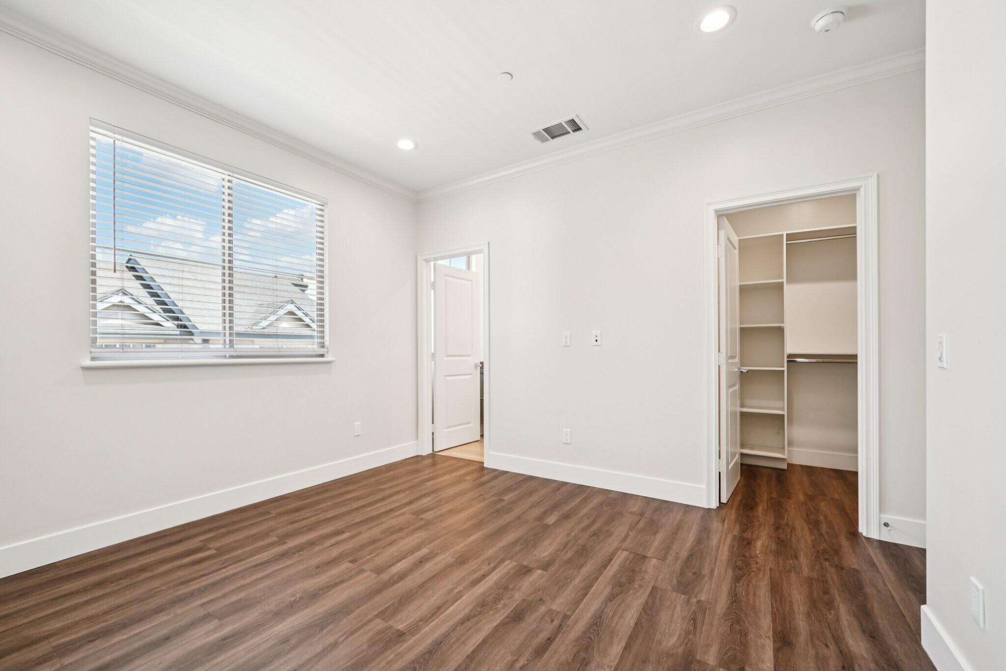 Building Photo - 1406 S Alta Vista Ave