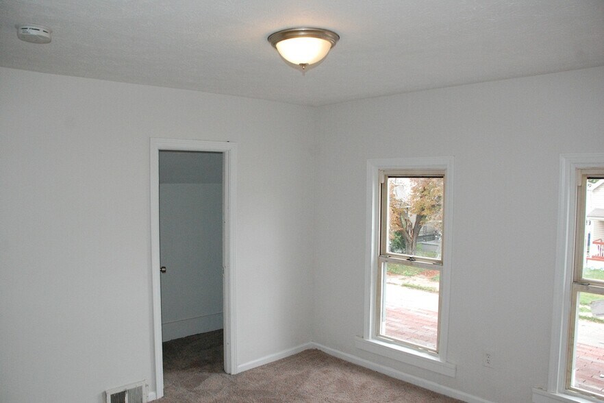 Building Photo - 575 W 13th St