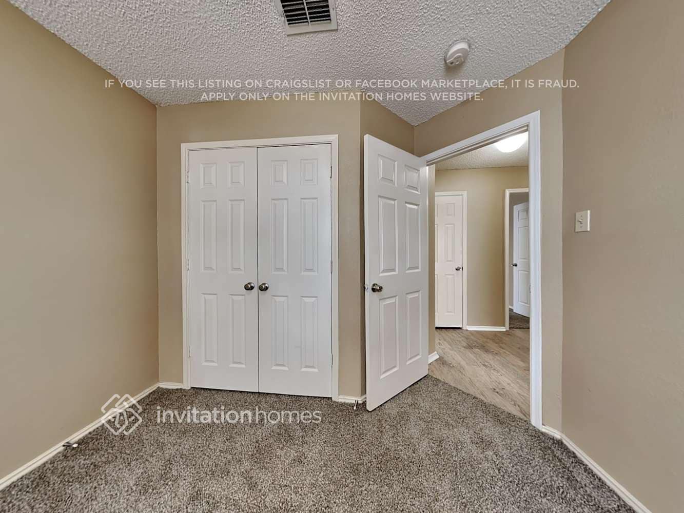 Building Photo - 2060 Camelot Dr