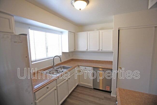 Building Photo - 707 N 95th Dr