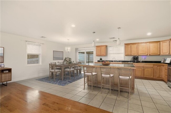 Building Photo - 37 Thayer St