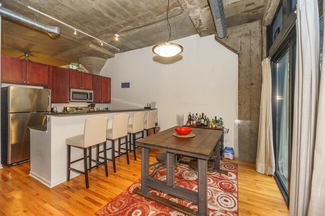 Building Photo - 1000 W 15th St