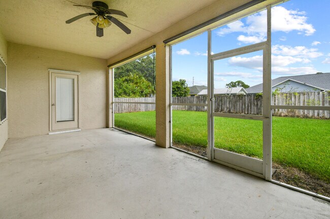 Building Photo - 6221 NW Hacienda Ln