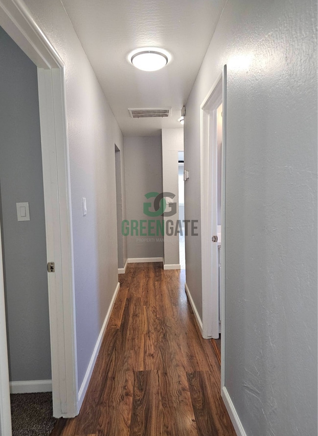 Building Photo - Rent Reduced! 3 Bedroom, 1 Bathroom Home W...