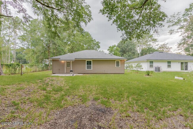 Building Photo - 2039 Navaho Ave