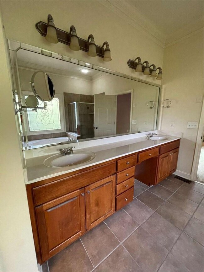 Building Photo - 1378 Greencrest Ct SW