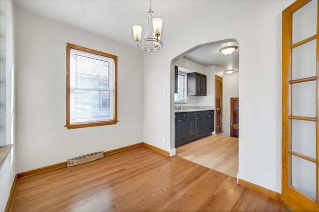 Building Photo - Newly Renovated 2BD/1BA Home