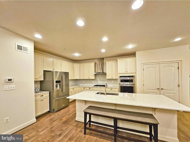 Building Photo - 3332 Burton Dr