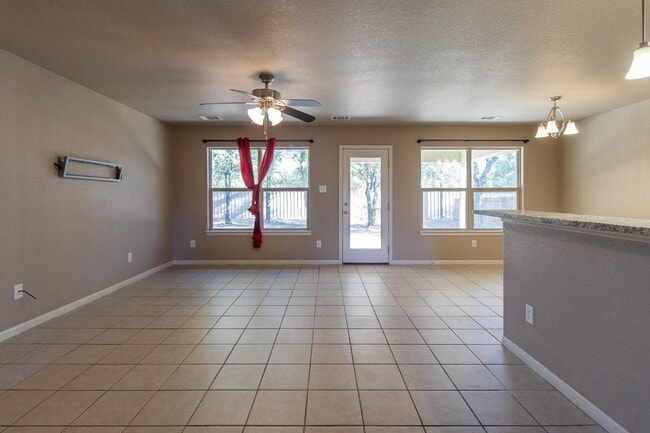 Building Photo - 1614 Shady Ln