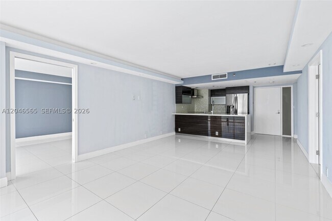 Building Photo - 7601 E Treasure Dr