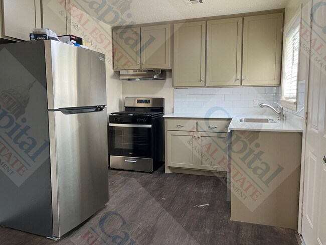 Building Photo - 806 Bell Dr