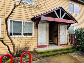 Building Photo - 2Bed/1Bath Apartment SE Portland Brooklyn Neighborhood