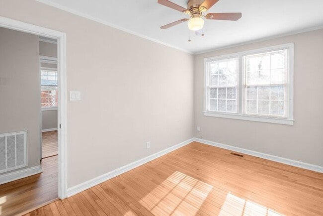 Building Photo - Gorgeous 2BR/1BA Duplex near Selwyn and Park Rd Hotspots!
