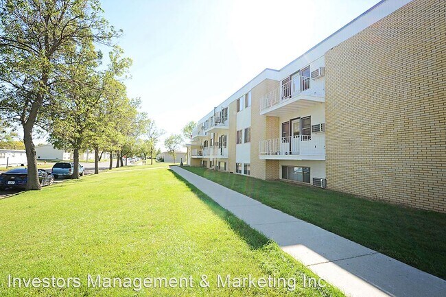 Building Photo - 2105 5th St NW