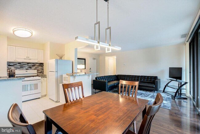 Building Photo - 8 S Van Dorn St