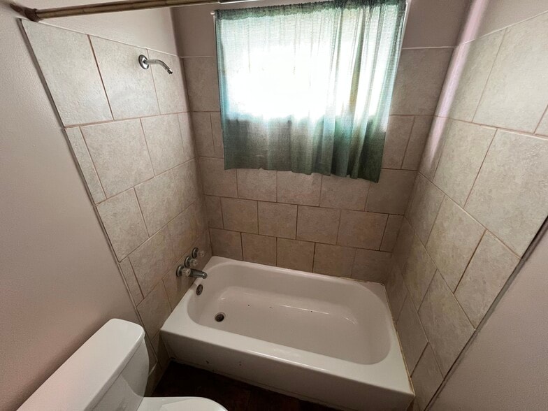 Building Photo - 1958 Kenny St