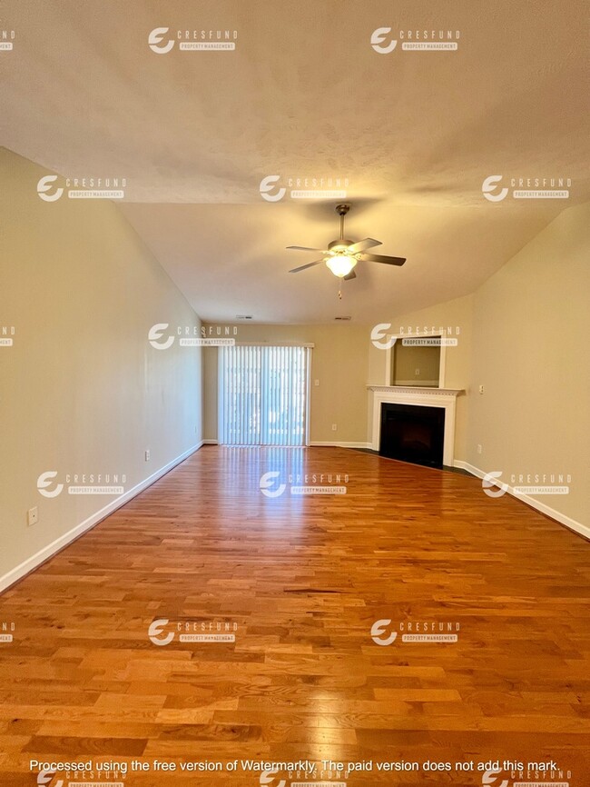 Building Photo - Freshly Painted 2 Bed 2 Bath Condo