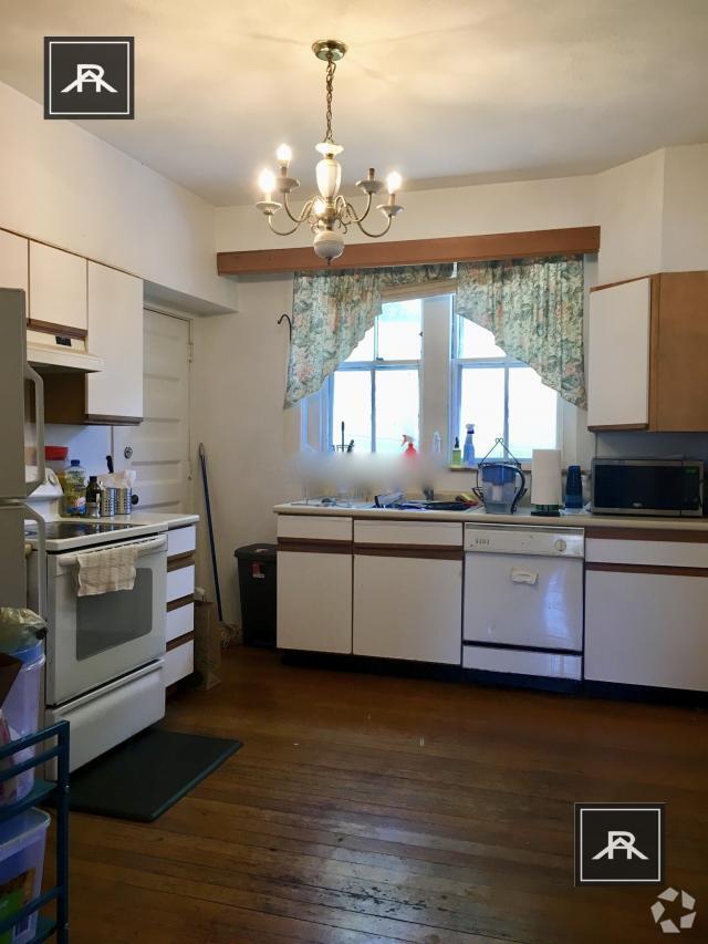 Building Photo - 4 bedroom in Brookline MA 02445