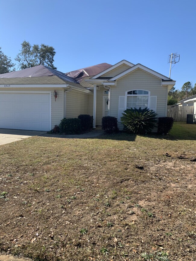 Building Photo - 8949 Camelot Pl