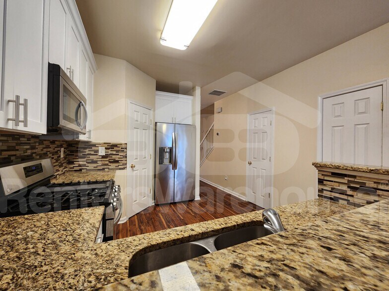 Building Photo - 1618 Cove Creek Cir