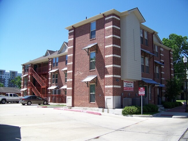 Building Photo - 300 Spruce St