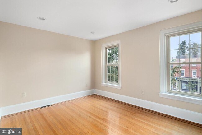 Building Photo - 309 E Girard Ave