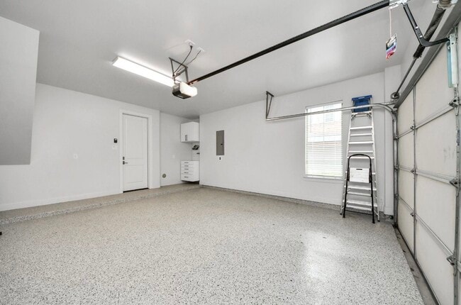 Building Photo - 15623 Broad St