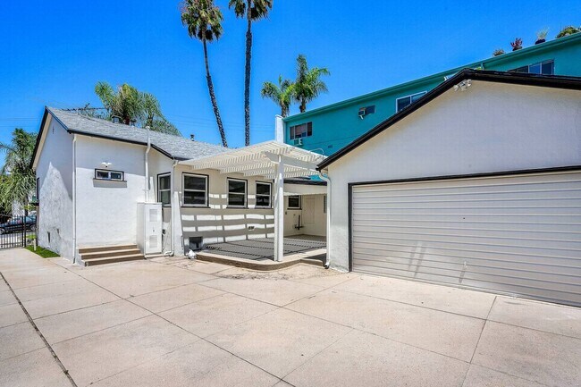 Building Photo - Stunning remodeled home in Silverlake!!
