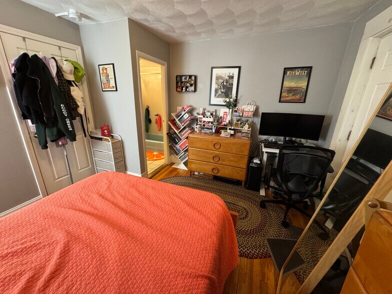 Building Photo - 639 Somerville Ave