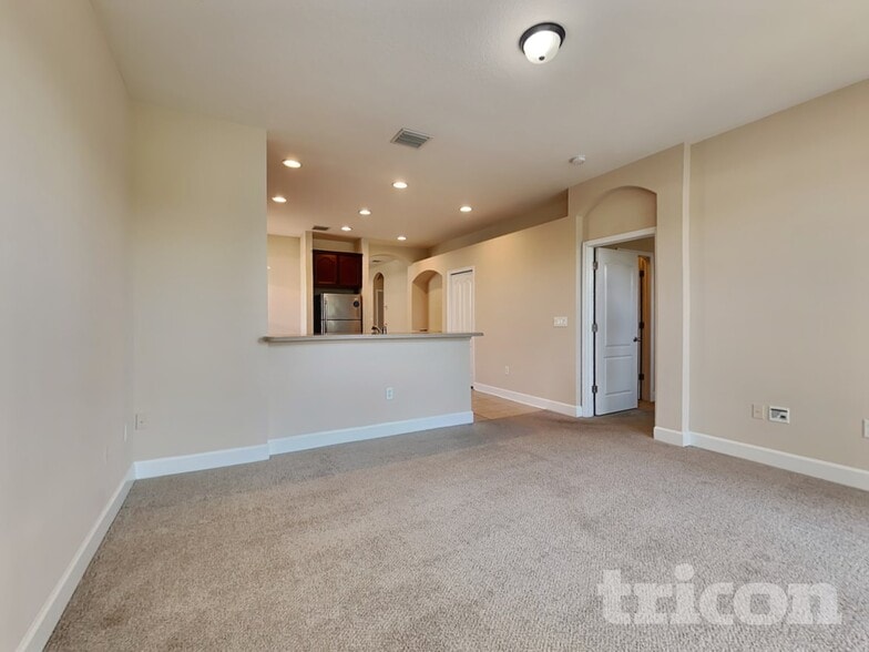 Building Photo - 922 Larwood Pine Dr
