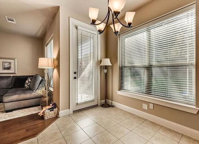 Building Photo - Upscale living in this fabulous Townhome!