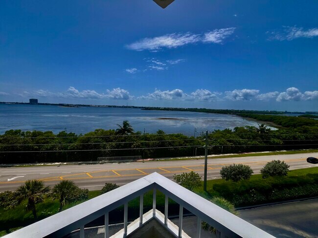 Building Photo - 5550 N Ocean Dr